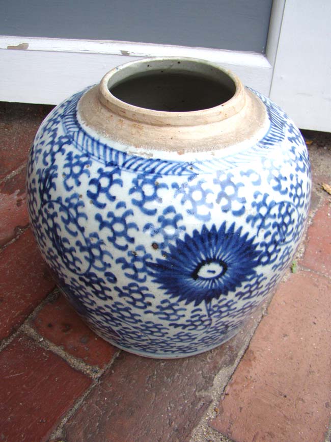 An 18th century Chinese ginger jar — image 2